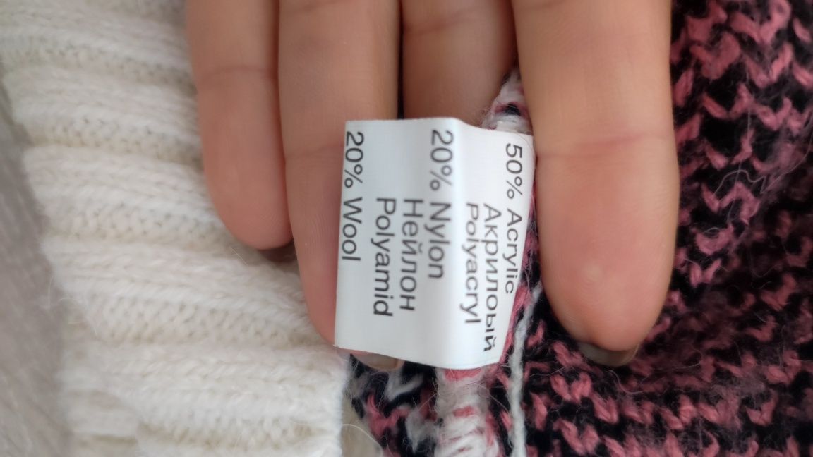Sweter damski dekolt V