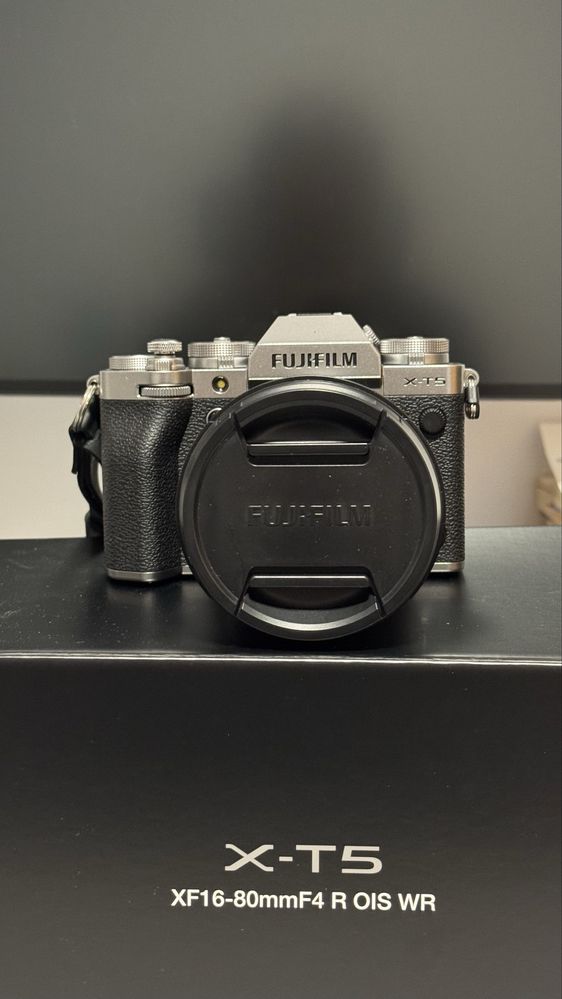 Fujifilm X-T5 + XF 16-80mm + 2 baterias extra e carregador duplo