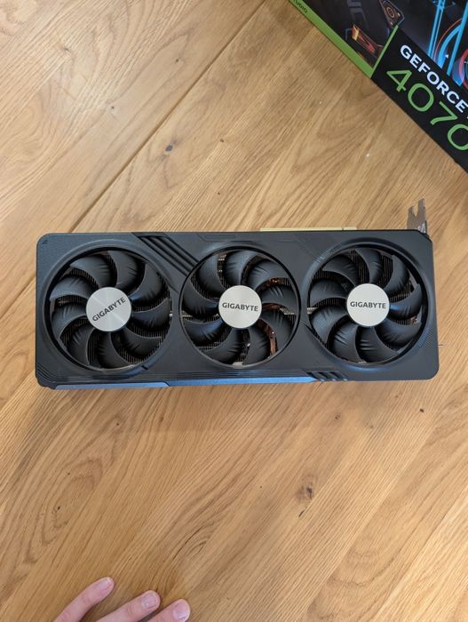 Відеокарта GIGABYTE GeForce RTX4070 12Gb GAMING OC на гарантії