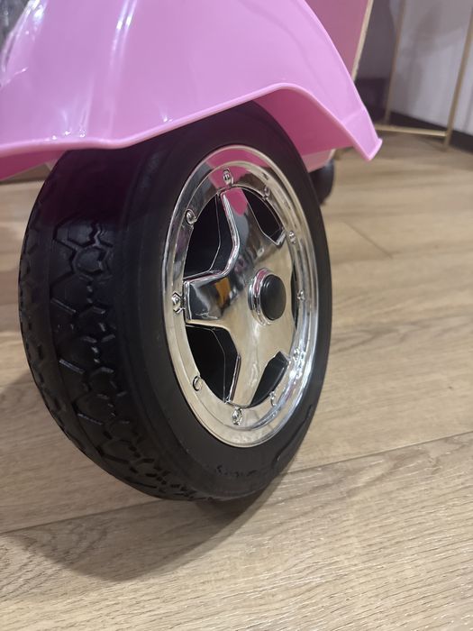 Дитячий клектроскутер