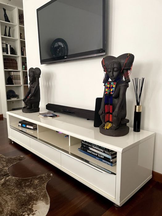 Móvel/aparador de TV minimalista