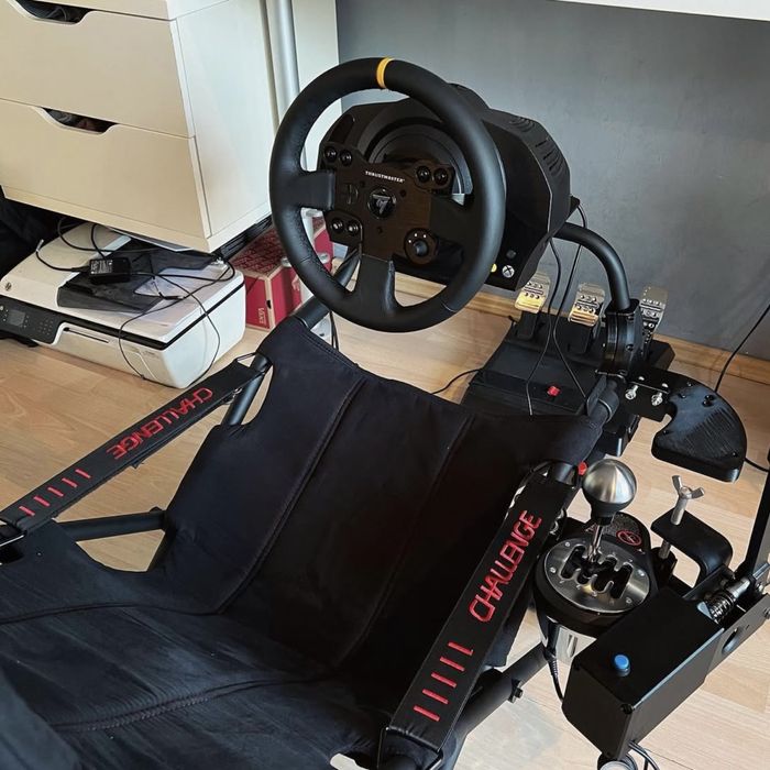 Zestaw do Sim Racingu - Kierownica Thrustmaster, fotel Playseat