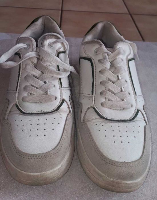 Жіночі білі шкіряні красівки