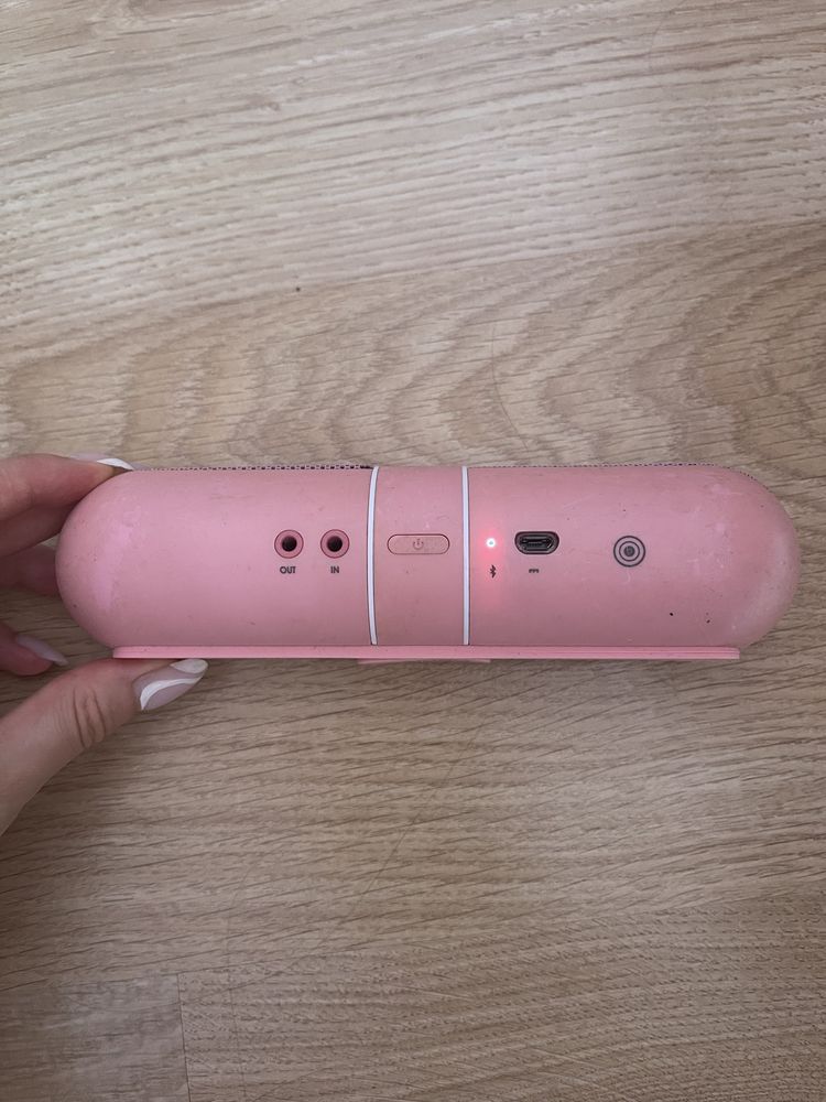 Beats pill by Dr. Drake Nicky pink