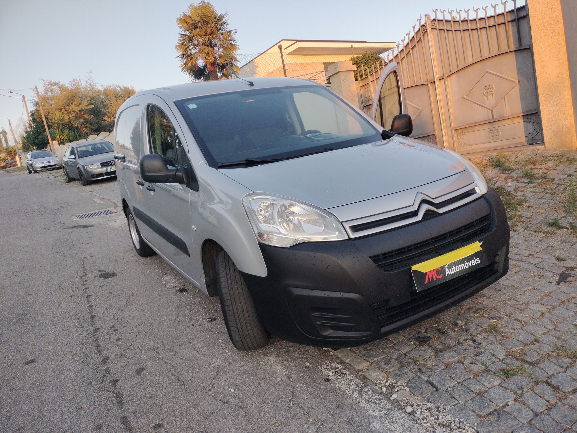 Peugeot partner de 2018com 100 CV motor 1600 HDI so 187 mil km