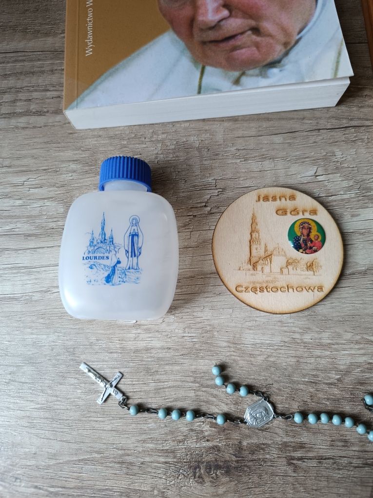 Dewocjonalia Jan Paweł II św Krzysztof medaliki krzyżyk różańce balsam