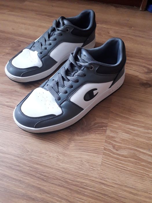 Чоловічі кросівки Champion Rebound 2.0 Low біло-сірого кольору.