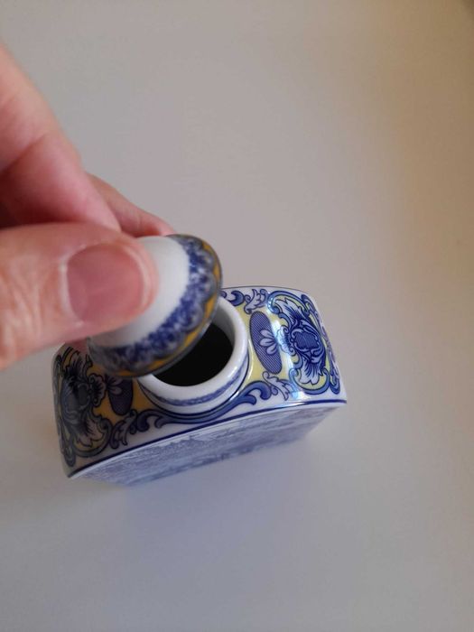 Pote de chá em porcelana