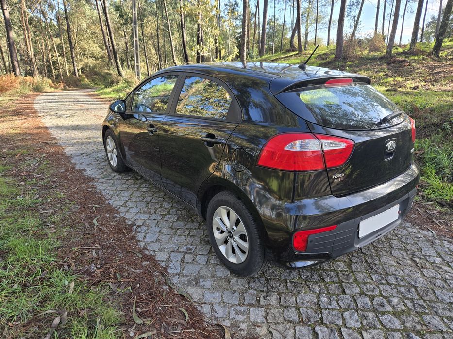 Toda confiança do motor kia em um carro revisado em ótimo estado