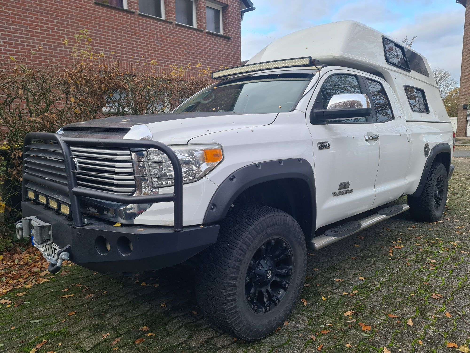 Toyota Tundra 5,7 L, 2015 р.в. Будинок на колесах