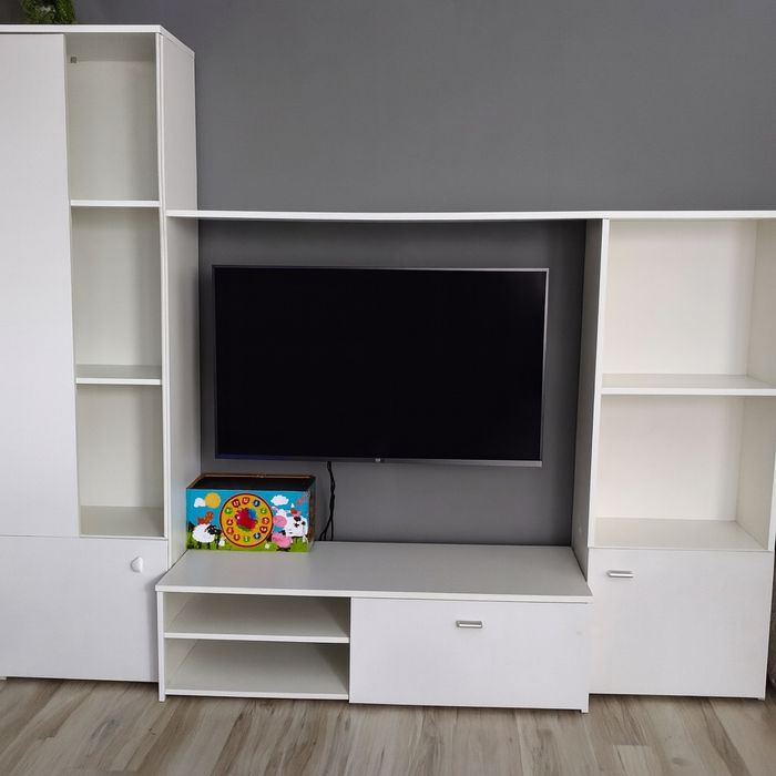 Regał RTV, z witryną i szafką z półkami