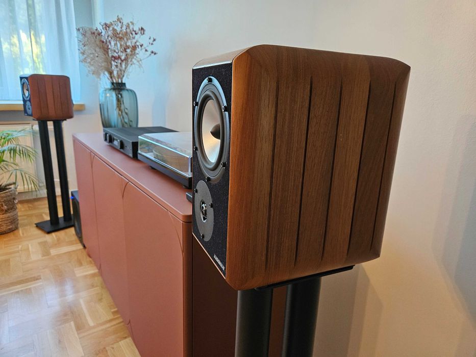 Kultowe kolumny podstawkowe Audiowave 141se + statywy gratis