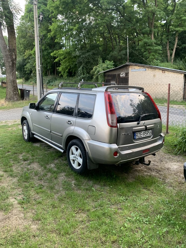 Nissan  4/4 2.5 B-G 2004 rok . Sprzedam lub zamienie na cos…