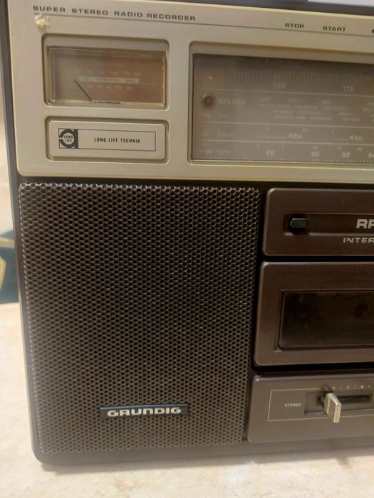 Grundig магнитола.