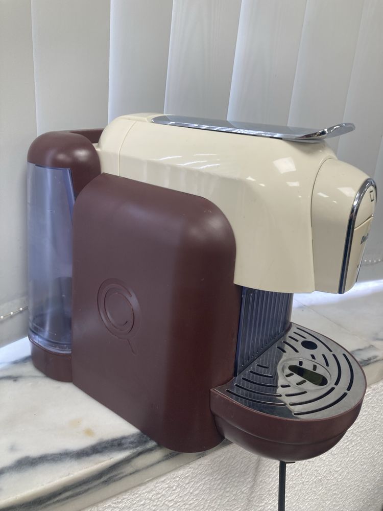 Máquina café Delta Q castanha e Beje