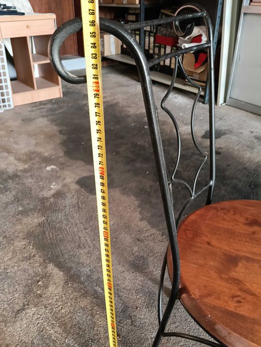 Cadeira de Ferro com tampo de madeira