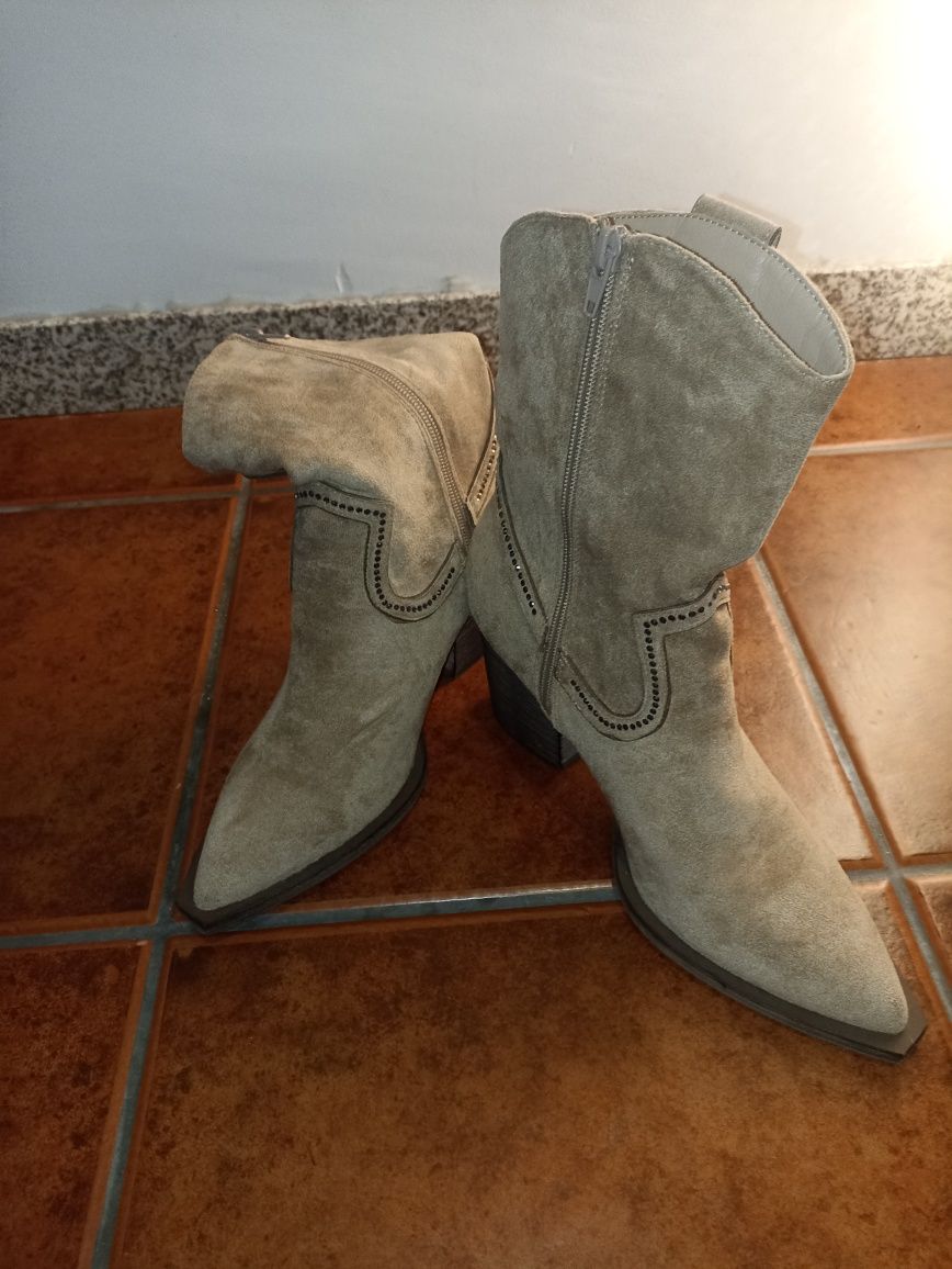 Vendo botins como novos
