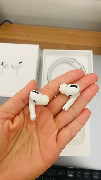 AirPods Pro Apple