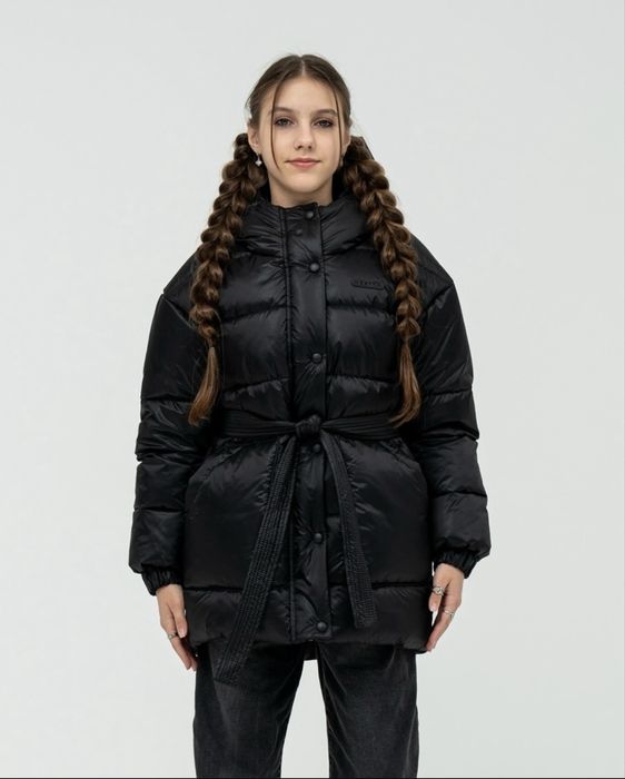 Тепла жіноча куртка з поясом