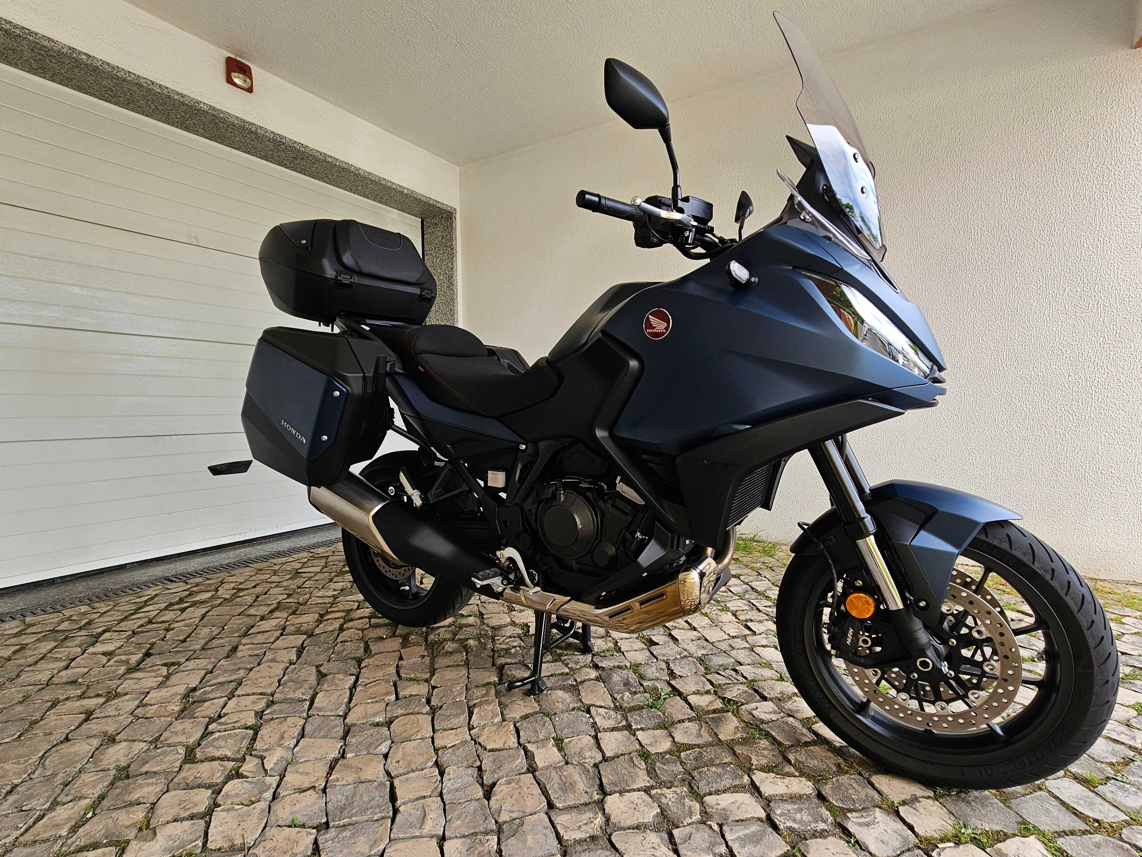 Honda NT 1100 com 11.411 kms de 2024 com garantia até Outubro de 2027