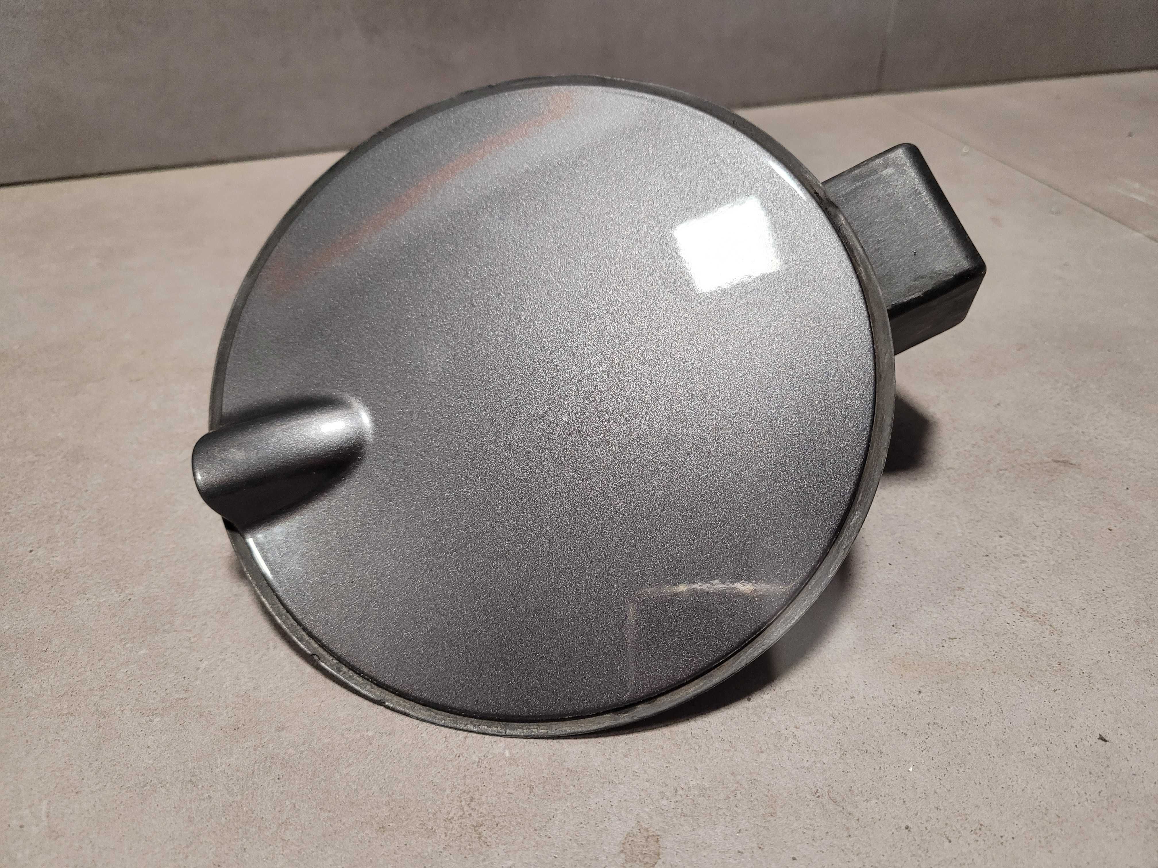 Klapka wlewu paliwa Opel Corsa D Z177 13.183.307