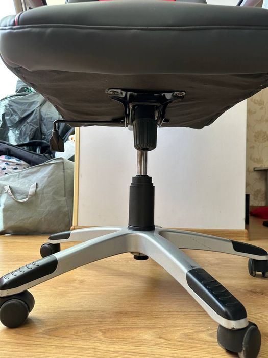 Компʼютерне, офісне крісло Styl Verona