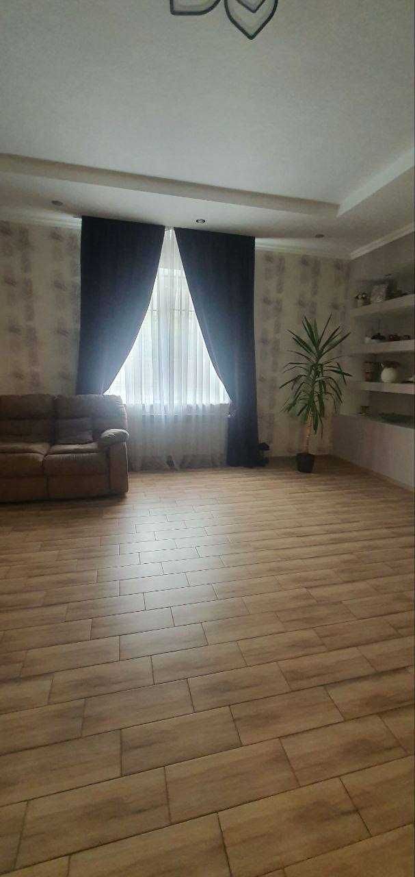 Продам 2 поверховий 4-кімнатний будинок в районі Клочко, Лівий берег