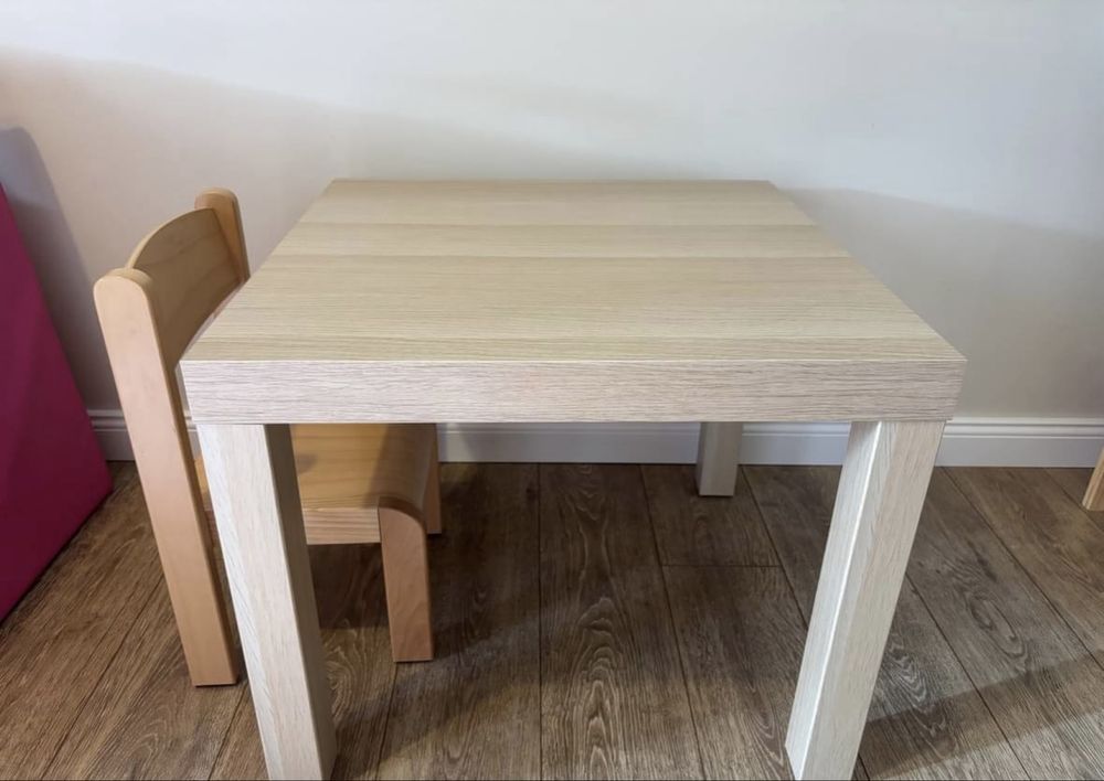 Stolik ikea lack i drewniane krzesełko