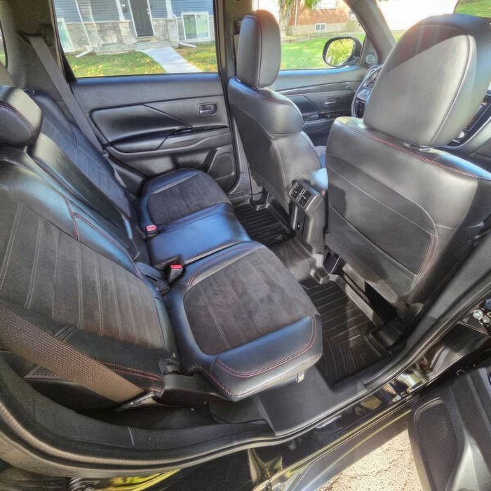 Mitsubishi Outlander SE      2020