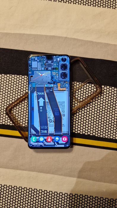 Samsung Galaxy S20, 128GB, nowe słuchawki AKG, etui Spiegen, Dual  SIM