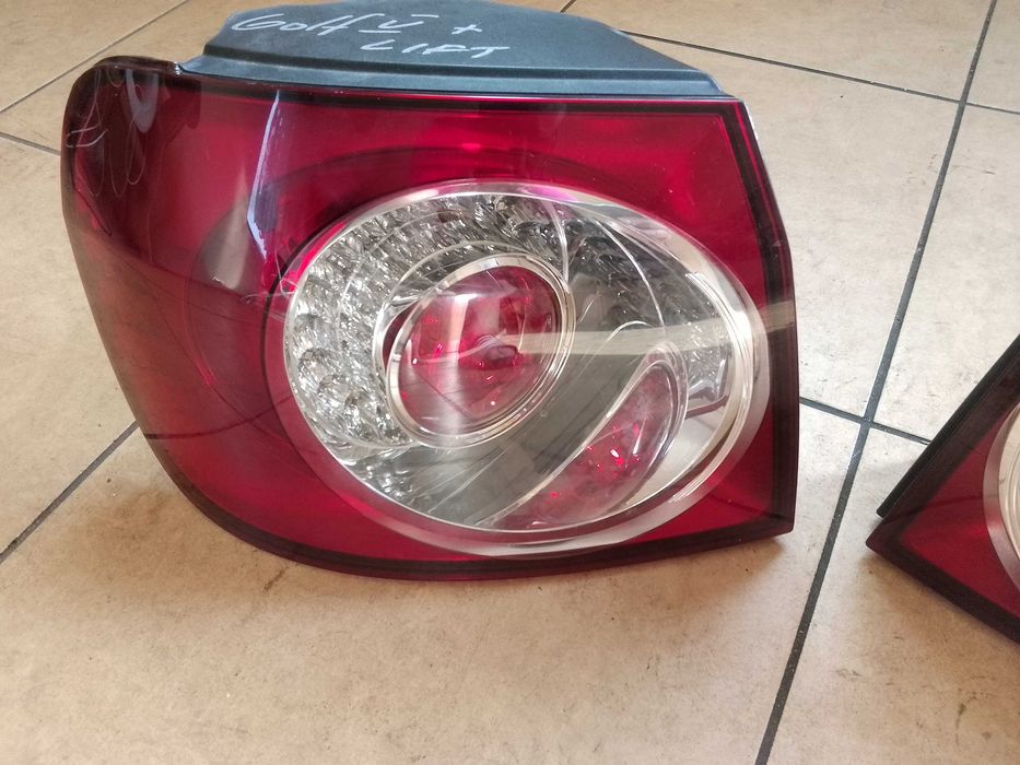 VW GOLF V 5 PLUS lampa lampy tył w błotnik