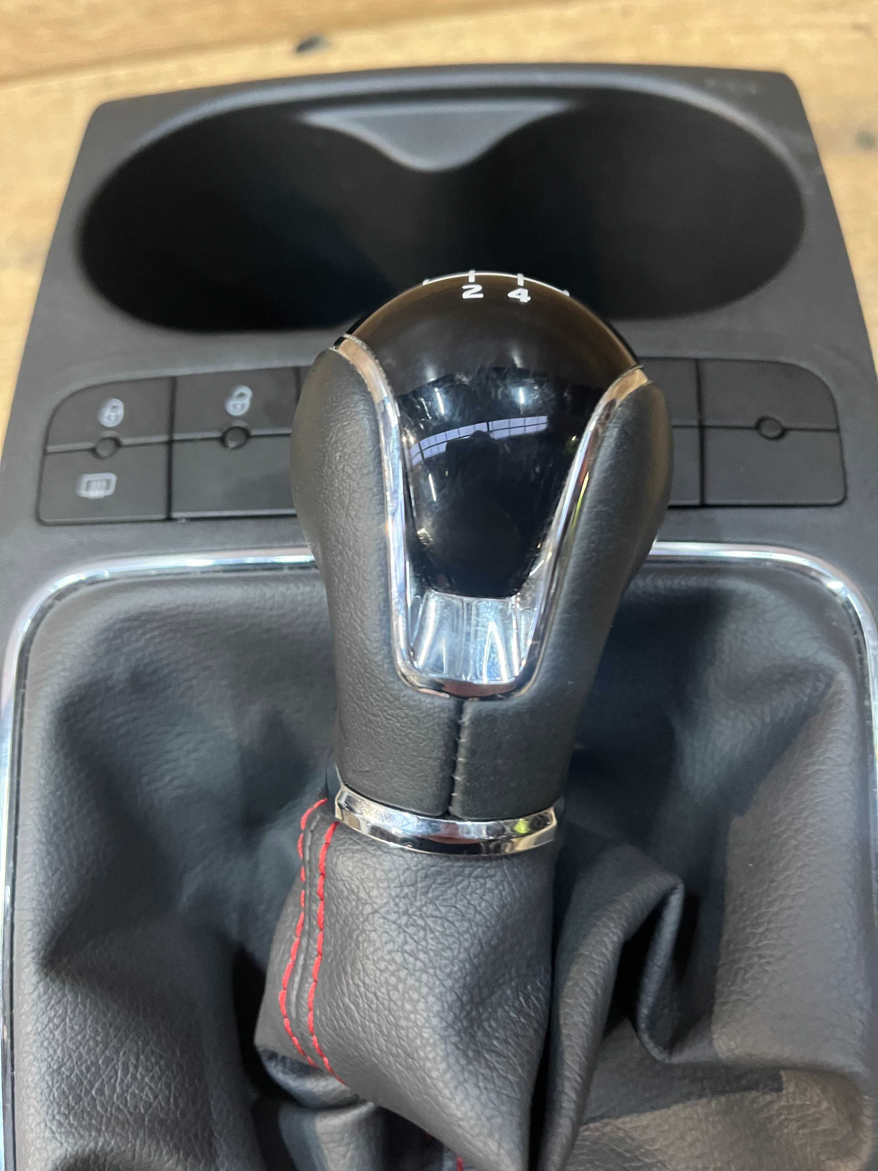 Panel/ mieszek zmiany biegów Seat Ibiza 4 lift