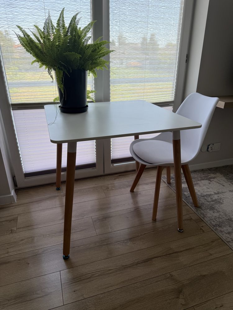 Stol bialy 80x80