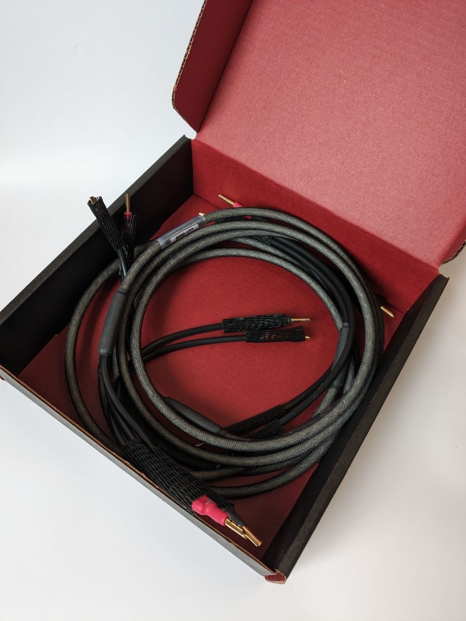 Биваеринговые акустический кабель Synergistic Research Core UEF 1