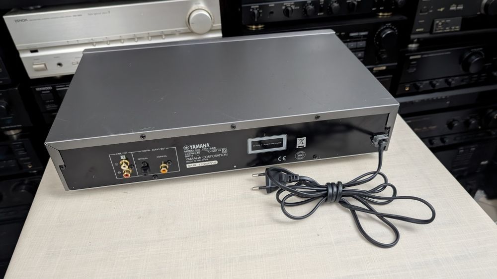 Yamaha CDX-596 Wysokiej klasy odtwarzacz płyt CD