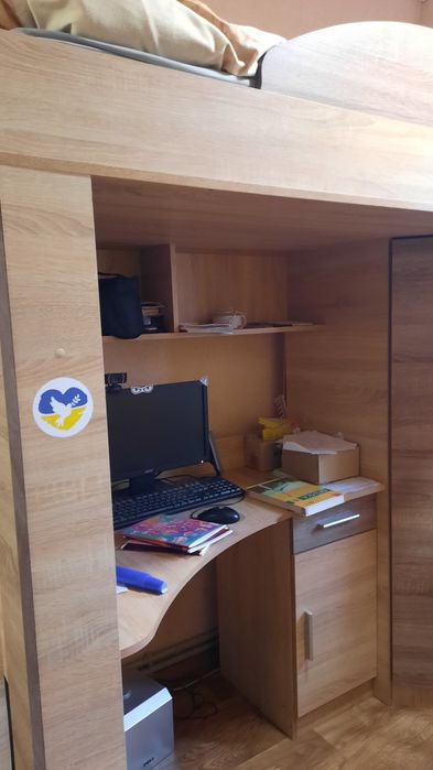 Дитяче ліжко горище