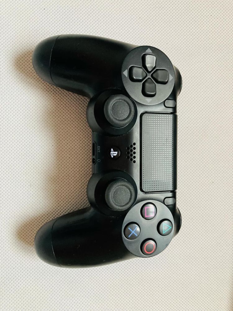 PS4 Pro 1TB plus Pad + kamera + pad + gry