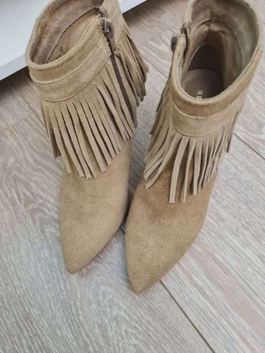 Ботильйони бежевого кольору