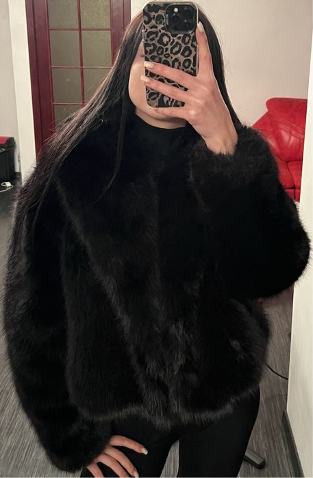 Еко-шубка чорного кольору в стилі ZARA