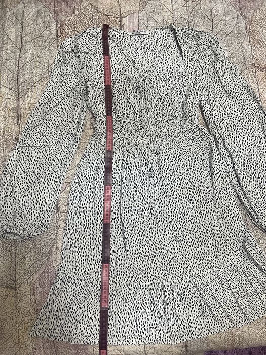 Легке літнє плаття з гарним декольте