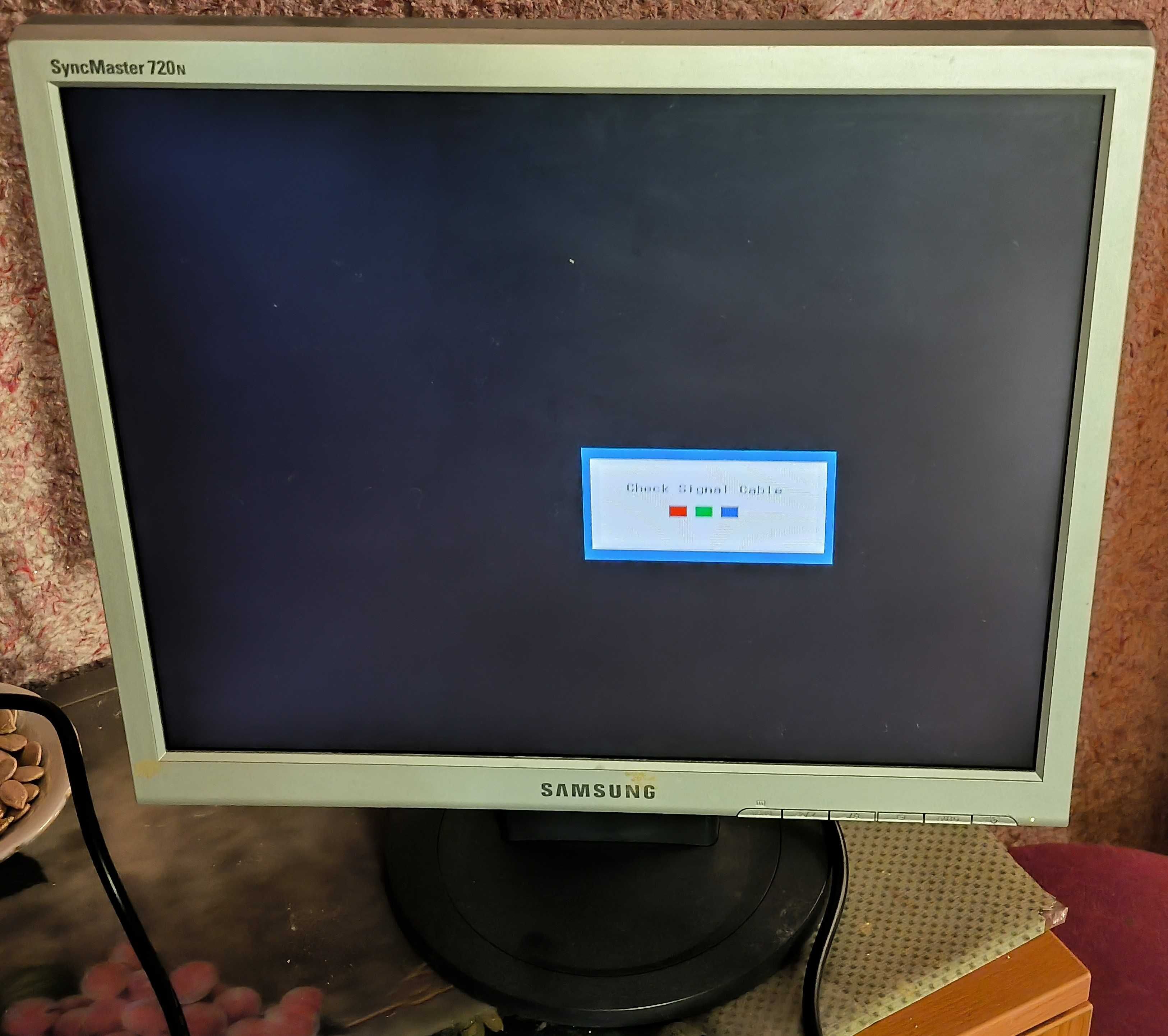 Монитор Samsung SyncMaster 720N 17"