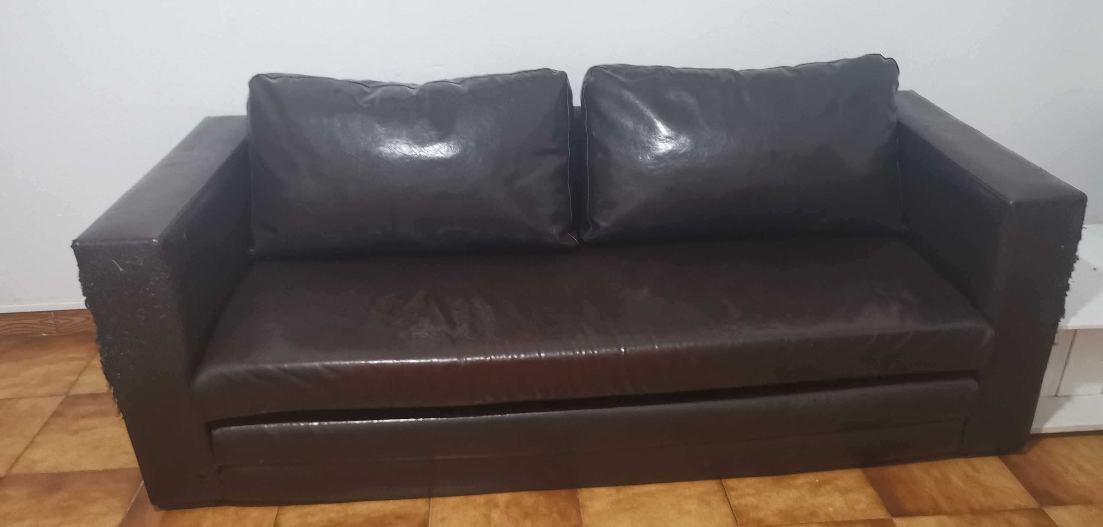 Sofá castanho usado