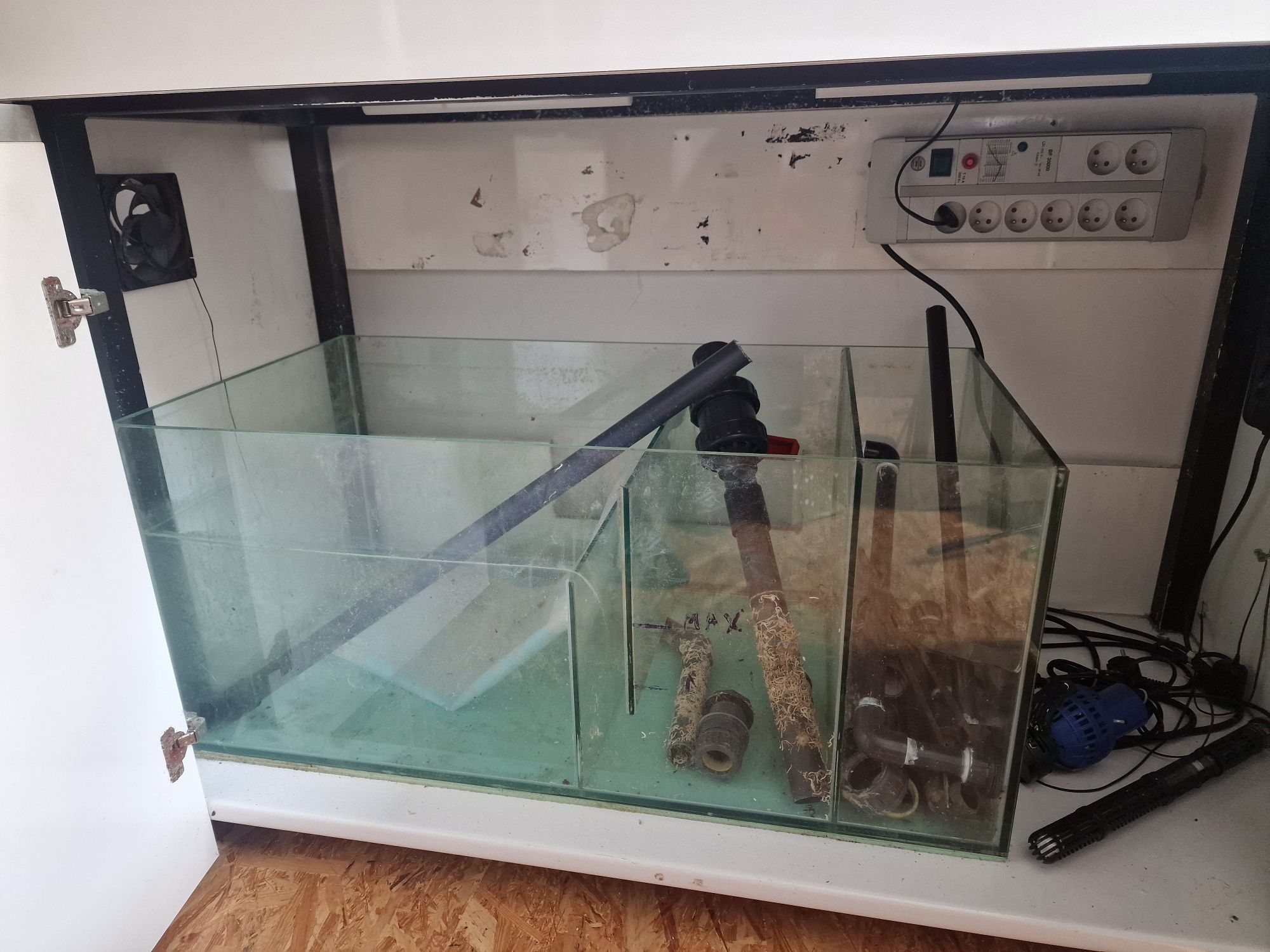 Szafka ze stelażem pod akwarium morskie o wymiarach 130x60 + sump