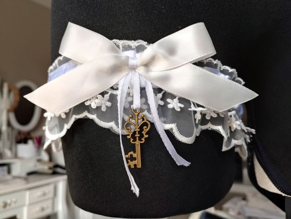 Podwiązka ślubna biała Boho