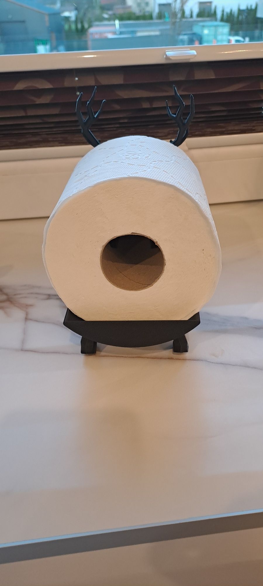 Stojak ozdobny na papier toaletowy