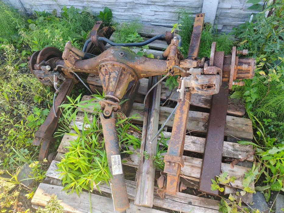 Most tylni z resorami Nissan CABSTAR 35.13 z 2008roku 2,5D 130KM