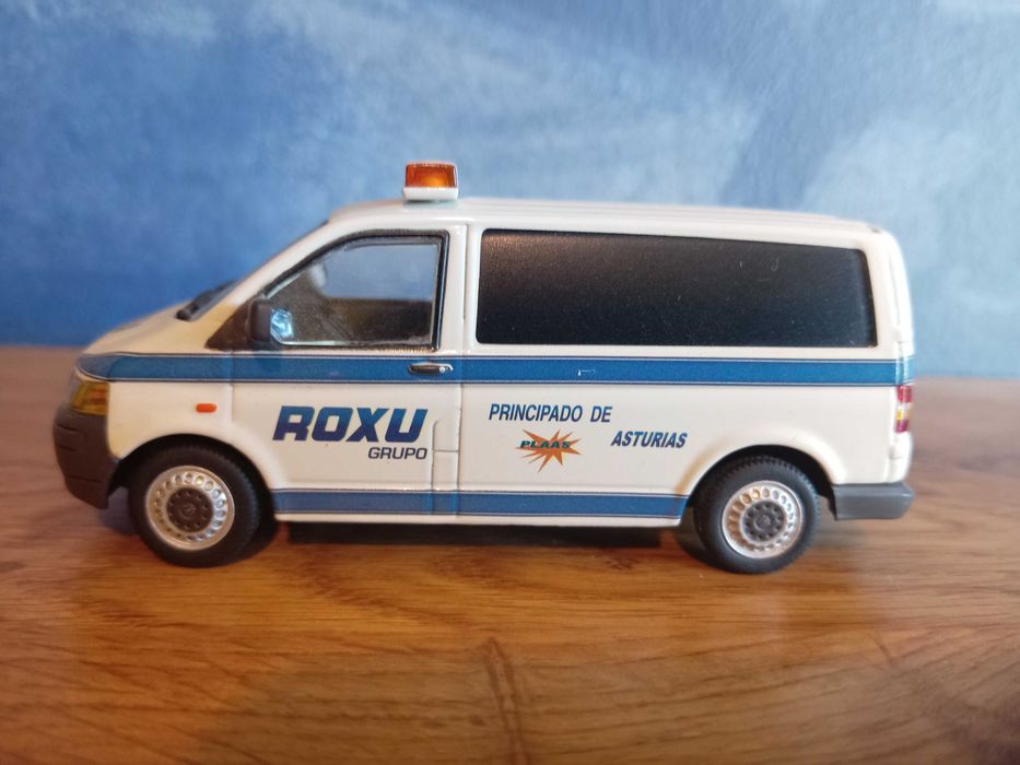 Model WSI 1:50 - PILOT - Roxu VW Transporter