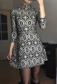 Krótka sukienka z półgolfem żakardowa biało-czarna H&M