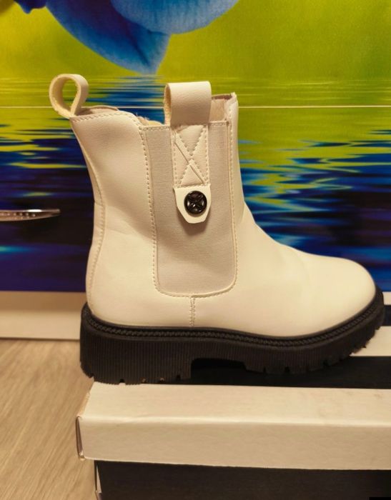 Зимові, жіночі сапоги в ідеальному стані + подарунок