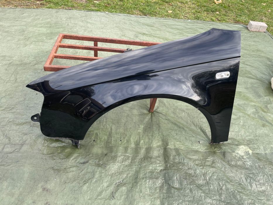 AUDI A4 B7 błotnik lewy przód przedni kolor LZ9Y